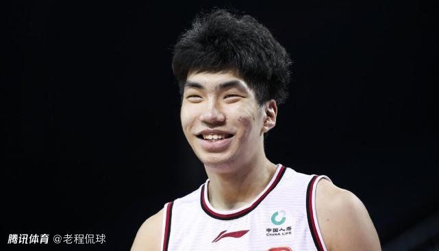 美女把尿口扒开给男人玩